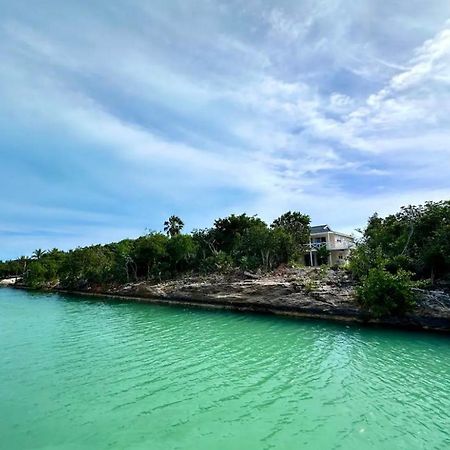 Апартаменти Water Front House Turtle Cove Екстер'єр фото